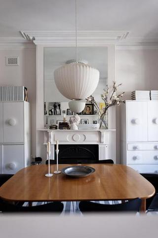 现代简约风格舒适白色餐桌设计师的家