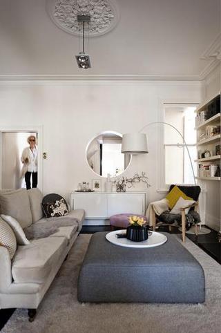 现代简约风格舒适白色客厅设计师的家