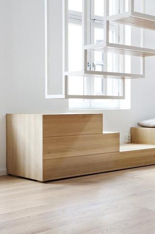 现代简约风格白色实木楼梯晶钢板橱柜效果图