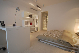 卧室兼书房空间设计 白色优雅灵动家居