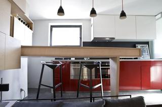现代简约风格小户型红色厨房吧台装修效果图