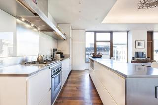 现代简约风格公寓简洁白色开放式厨房设计