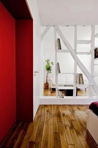 现代简约风格一居室稳重红色走廊装修图片