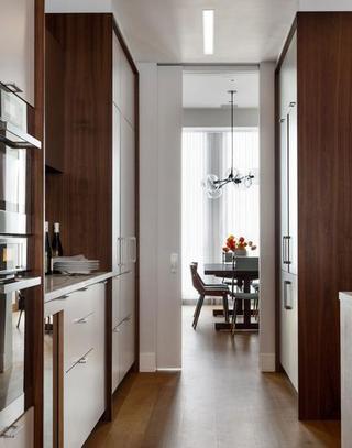 现代简约风格公寓舒适原木色整体橱柜效果图