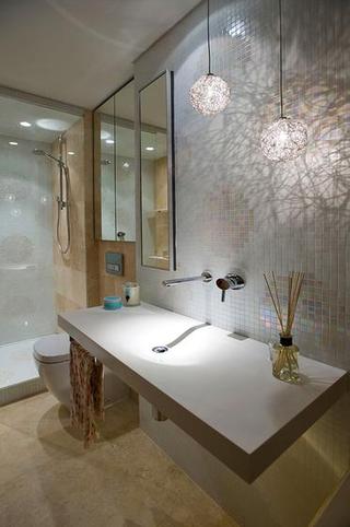 现代简约风格公寓简洁白色整体卫浴装潢