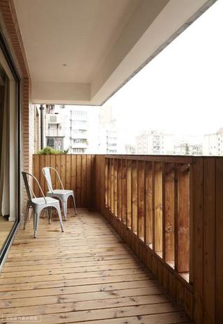 现代简约风格公寓舒适原木色阳台效果图