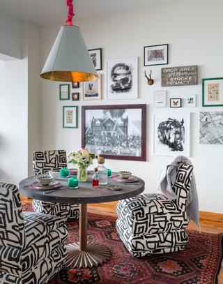 现代简约风格公寓温馨黑白阁楼四人餐桌效果图