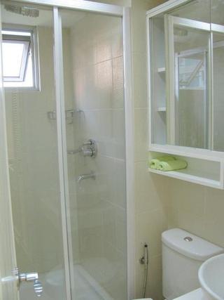 现代简约风格小户型小清新绿色整体卫浴装修图片