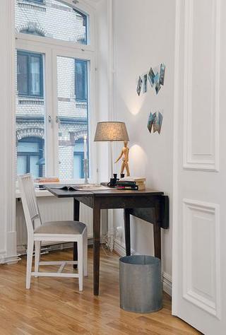 欧式风格公寓舒适书桌效果图