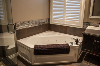 现代简约风格卫生间3层别墅简洁卧室品牌按摩浴缸效果图