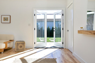现代简约风格卫生间2层别墅实用客厅实木复合地板图片