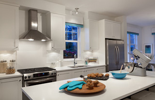 现代简约风格三层半别墅实用2平米厨房设计图