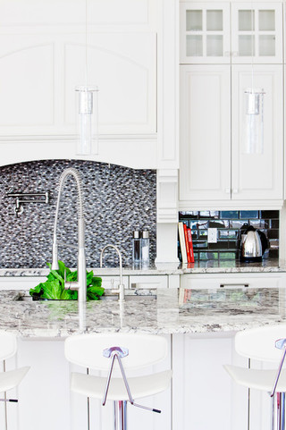现代简约风格厨房三层别墅及欧式奢华洗手台图片