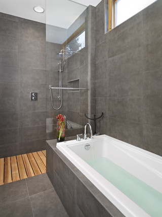 现代简约风格卫生间三层连体别墅奢华嵌入式浴缸图片
