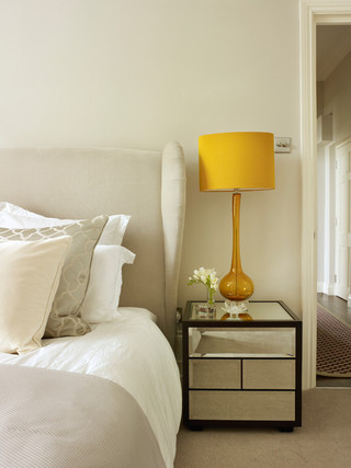 现代欧式风格公寓浪漫婚房布置床头柜效果图