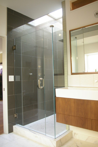 现代简约风格卫生间小型公寓简单温馨品牌淋浴房订做