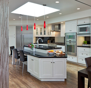 现代简约风格单身公寓厨房舒适欧式开放式厨房装潢
