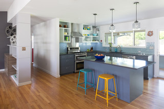现代简约风格客厅大气5平方厨房实木餐桌图片