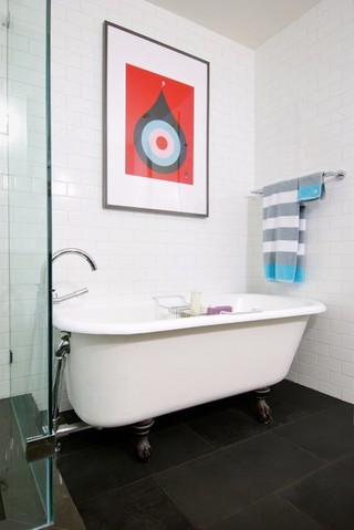 现代简约风格客厅三层双拼别墅艺术家具带浴缸的卫生间图片