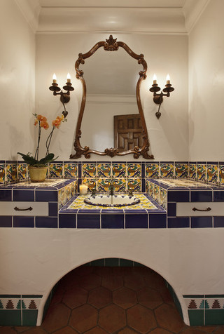 欧式风格三层连体别墅温馨卧室洗手台图片