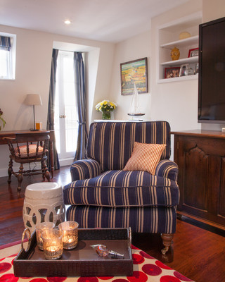 欧式风格客厅三层独栋别墅简洁三人沙发效果图