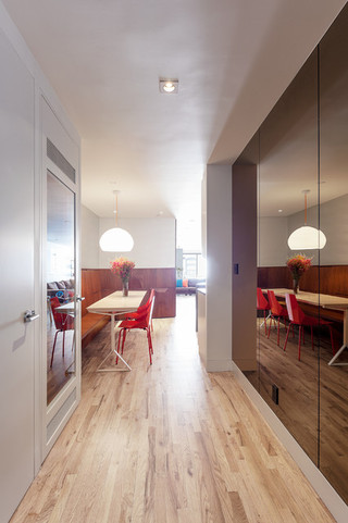 现代简约风格客厅三层小别墅时尚客厅走廊吊顶设计