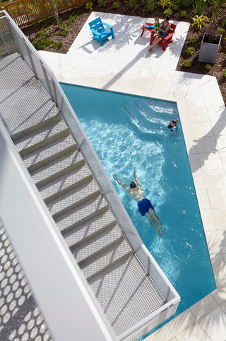 现代简约风格客厅三层平顶别墅别墅游泳池效果图