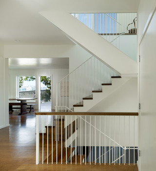 现代简约风格卧室3层别墅舒适别墅楼梯装修效果图