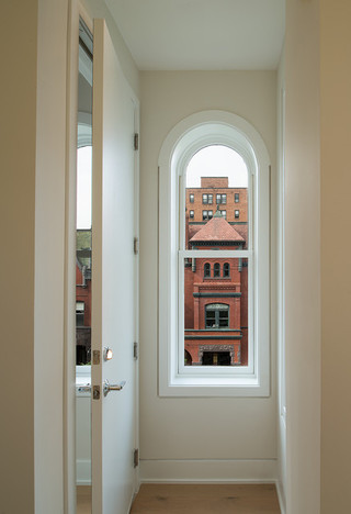 现代欧式风格三层双拼别墅简洁白色客厅装修图片