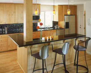 现代美式风格单身公寓舒适客厅与餐厅灯效果图