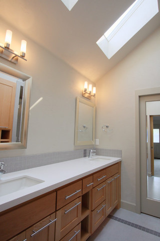 美式风格小型公寓舒适实木浴室柜效果图