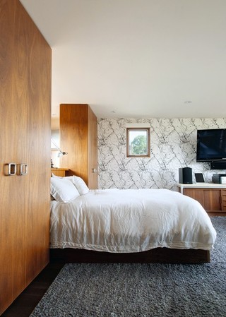 现代简约风格卧室三层半别墅浪漫婚房布置卧室榻榻米床效果图