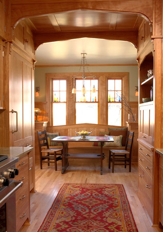 欧式风格三层平顶别墅温馨卧室红木家具餐桌图片