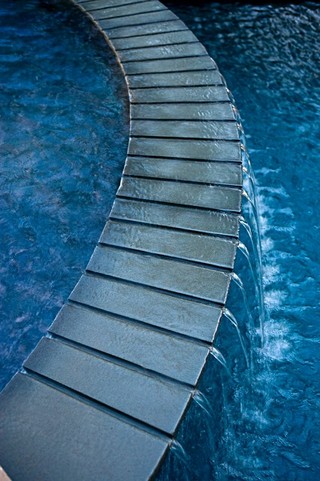 现代风格别墅极致水景观庭院 喷泉泳池小资味道弥漫