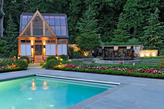谁都会想拥有的带有温室花园和泳池的别墅