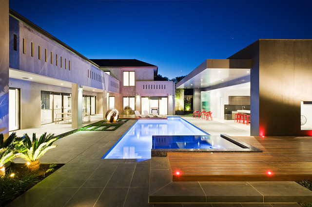 极简风格别墅设计  硬朗线条勾勒超大泳池