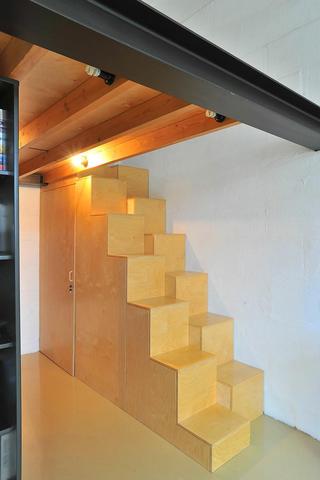 简约风格公寓简洁实木楼梯设计