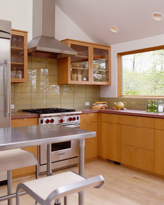 经典原木色厨房设计  温馨暖色调让你更有胃口