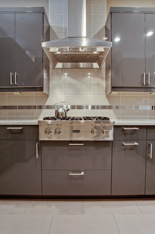 大户型客厅简洁灰色窗帘开放式厨房吧台设计
