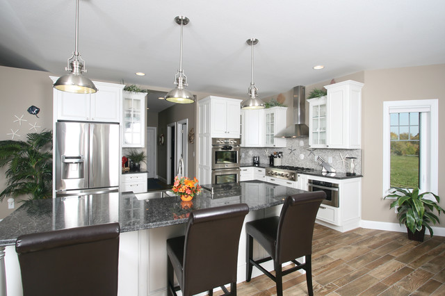 舒适开放式厨房餐厅吸顶灯图片