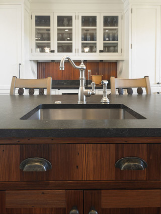 实用原木色家居开放式厨房客厅一体式台盆图片
