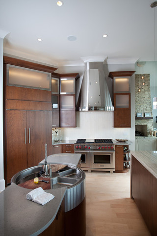 客厅简洁原木色家居半开放式厨房实木地板效果图