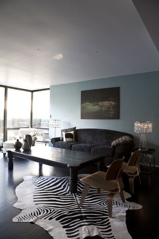 现代简约风格卫生间卧室温馨富裕型木地板效果图