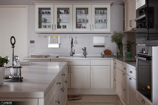 美式风格古典豪华型厨房装修效果图