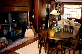 现代简约风格餐厅实用客厅经济型实木餐桌图片