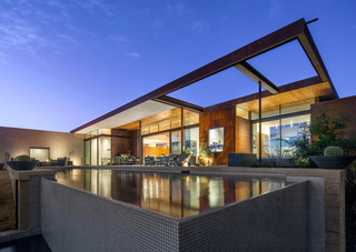 现代简约风格三层别墅及简洁室内游泳池设计图