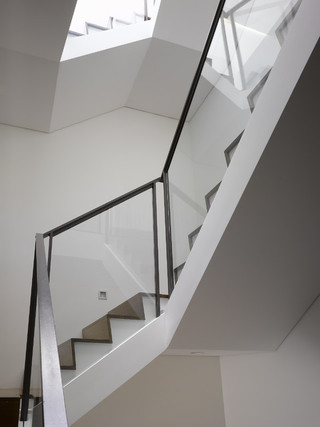 现代简约风格复式公寓简洁卧室旋转楼梯装修图片