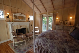 现代欧式风格单身公寓简单温馨卧室上下床图片