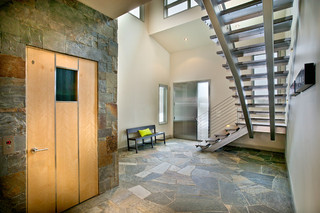 北欧风格三层别墅及简单温馨室内楼梯效果图