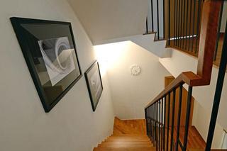 现代简约风格跃层简洁楼梯设计